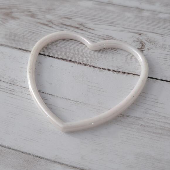 White with Slight Iridescent Finish Heart Shape Plastic Bangle - Picture 1 of 3